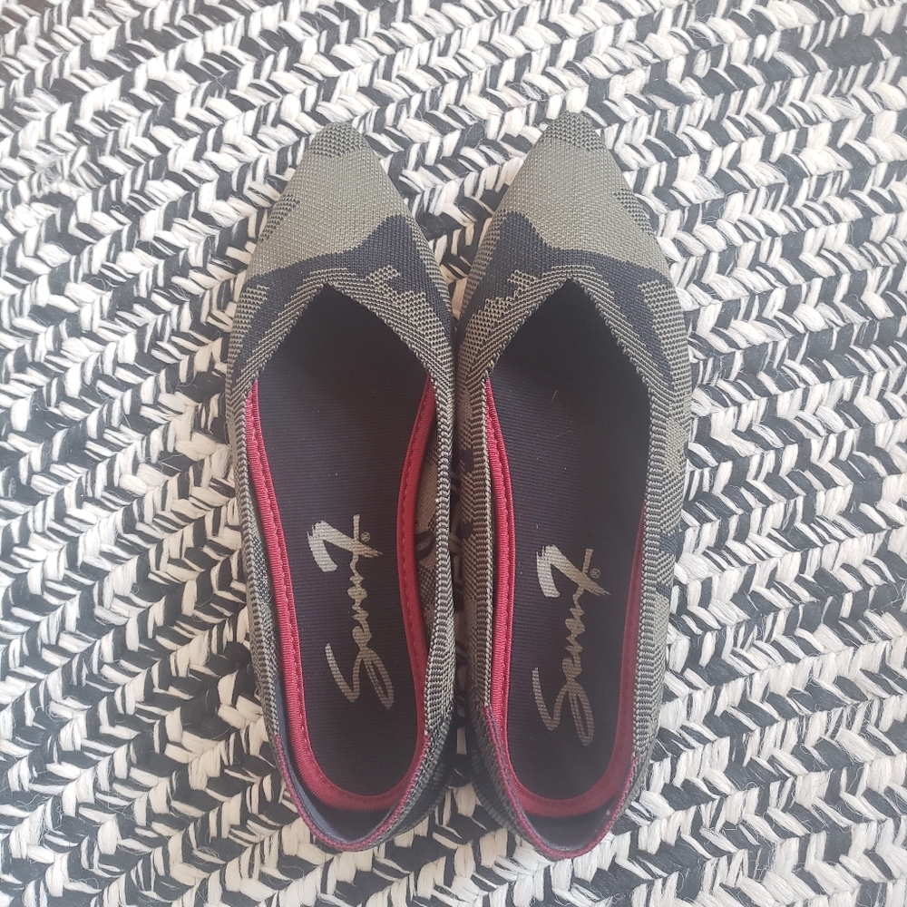 SEVEN7 EUC Camo Flats (Size 7.5)